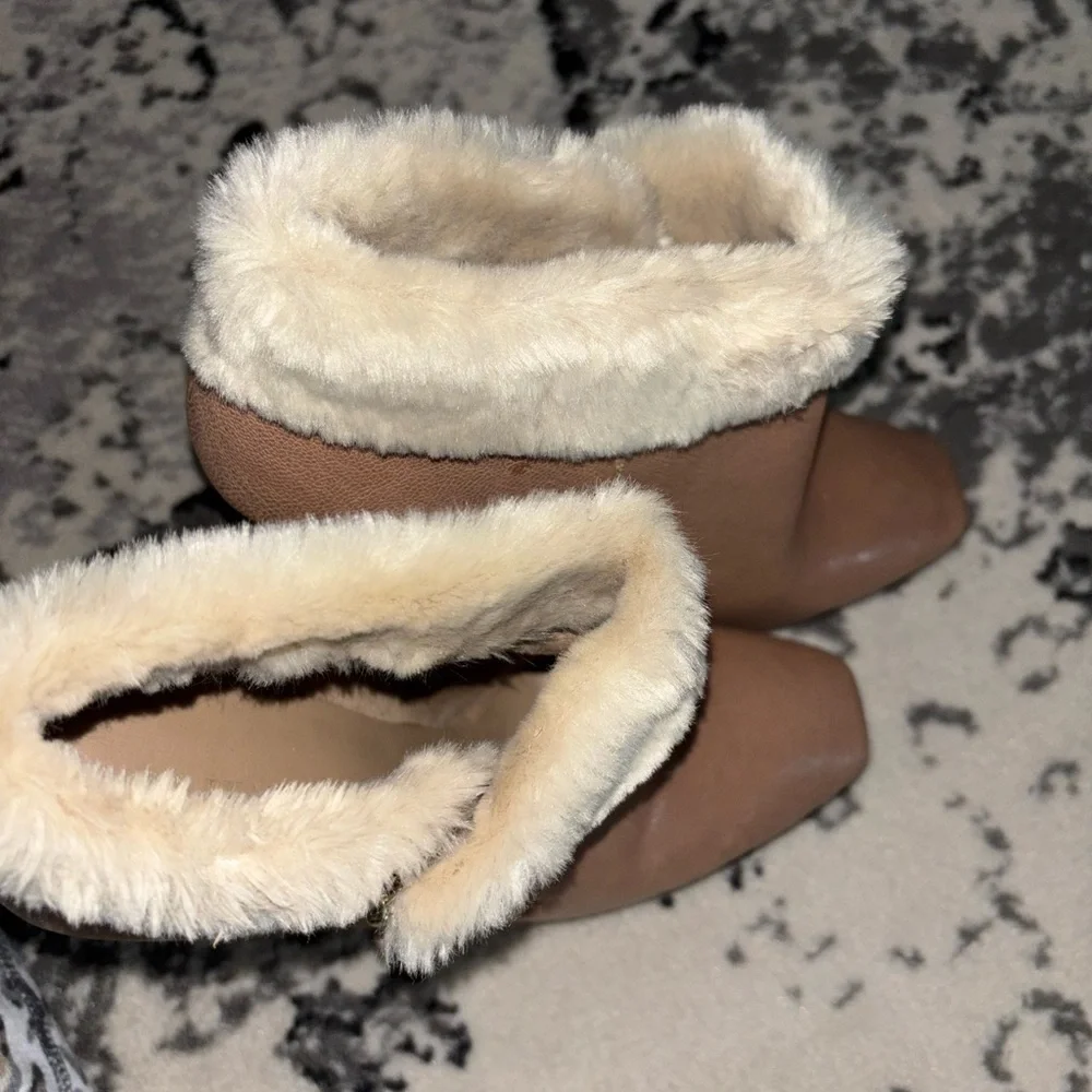 Guess Tan Heeled Boots with Faux Fur - Picture 4 of 5